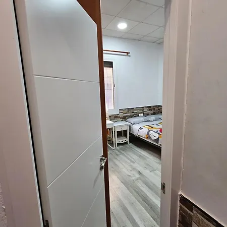 Doble Con Bano Privado * L’Hospitalet de Llobregat